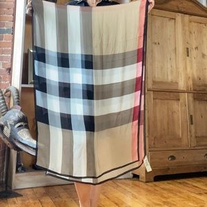 Burberry pure silk scarf 190x70cm wrap.